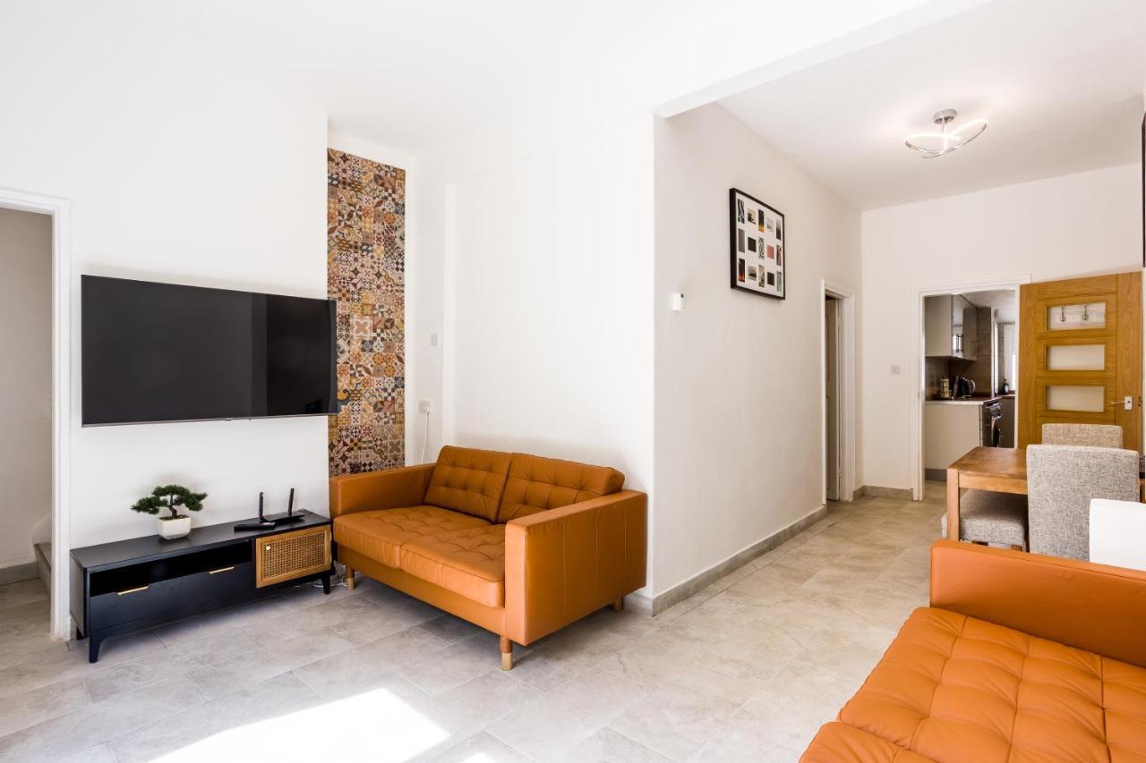 4 Bedroom House With Garden, Parking & 3 Mins Walking Distance From Train Station Londres Exterior foto