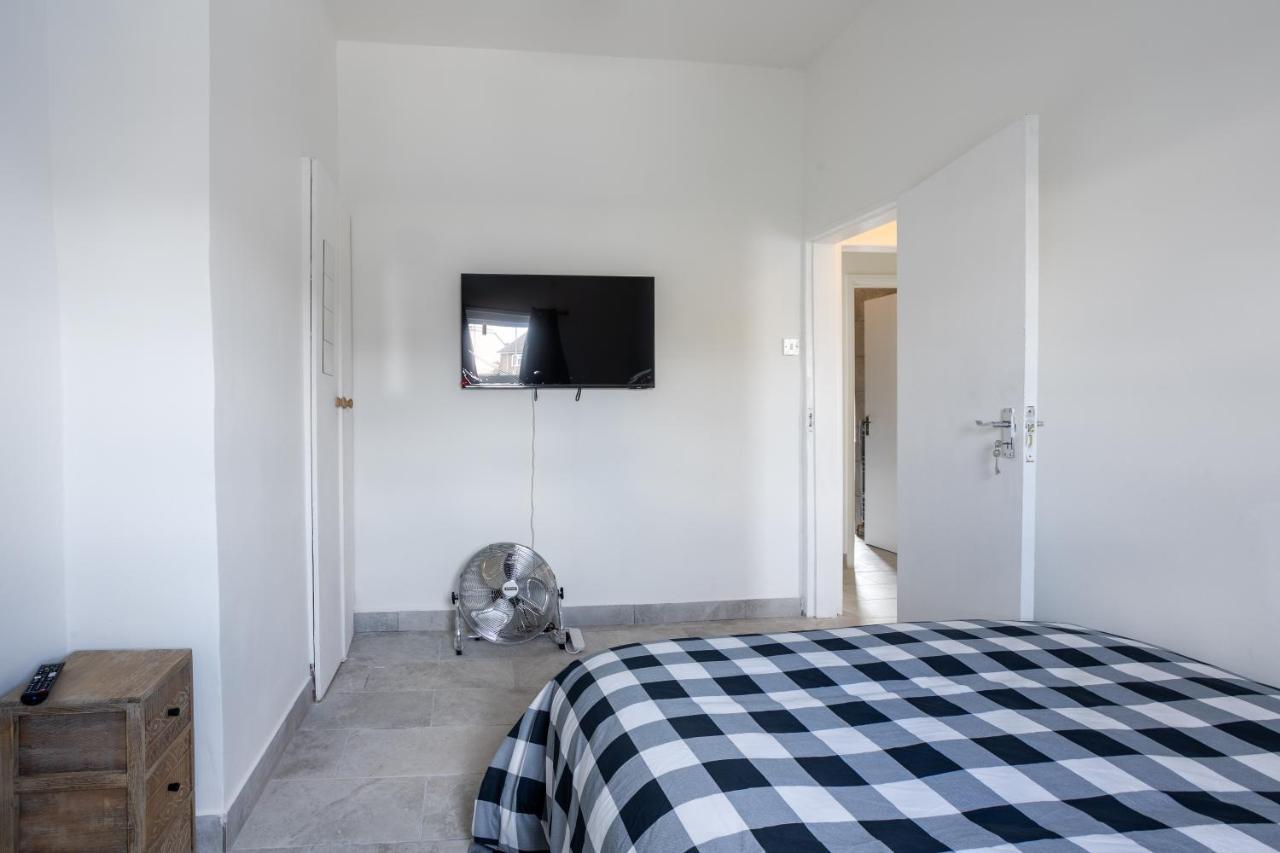 4 Bedroom House With Garden, Parking & 3 Mins Walking Distance From Train Station Londres Exterior foto