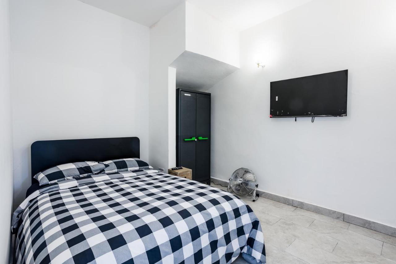 4 Bedroom House With Garden, Parking & 3 Mins Walking Distance From Train Station Londres Exterior foto
